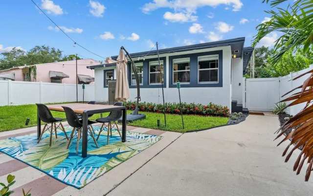 Arthaus- Fully Stocked Kitchen and Fenced Yard