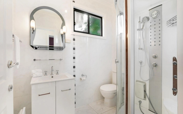 The Bud House – Bathroom – Melbourne