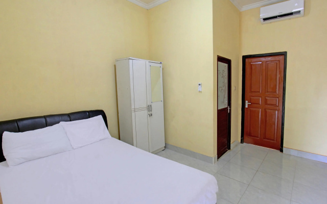 Hotel O Kos Moncok – Guest Rooms – Mataram