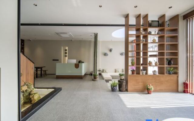 Zeyishan Homestay (Jiuhuashan Scenic Area Transfer Center)