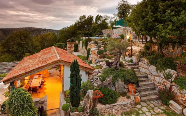 Mirabilis House