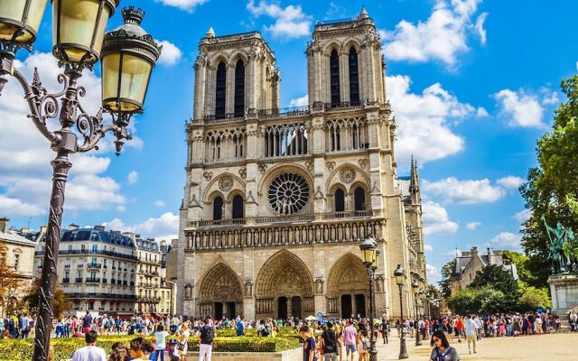 Luxury 2 Bedroom With AC - Louvre & Champs Elysees