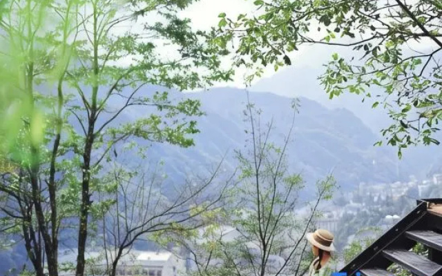 Yunfu Banshan Holiday Homestay – People – Shennongjia