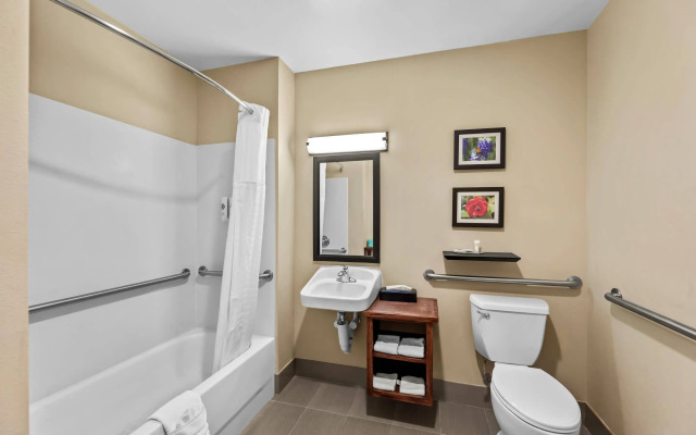Comfort Inn & Suites Tuscumbia - Muscle Shoals