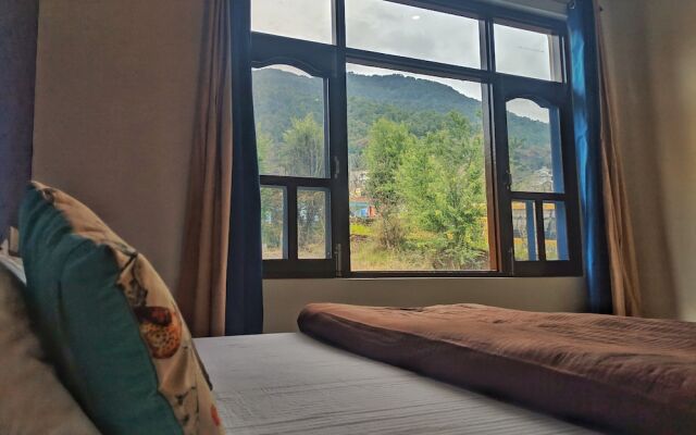 The Bunker Hostel - Dharamkot