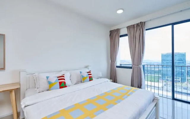 OYO Home 44001 Elegant Studio Setia Alam Trefoil