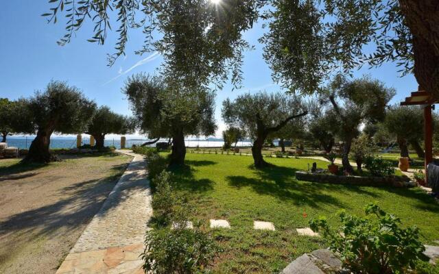 Renata Rooms & Studios