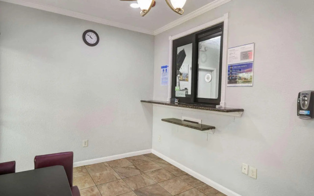 Motel 6 Humble, TX - Houston International Airport