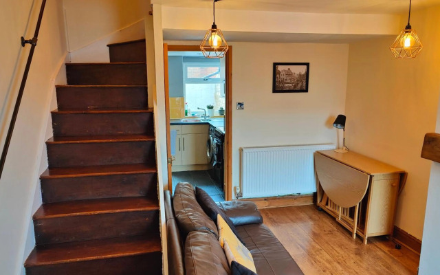 Town Centre House with free parking