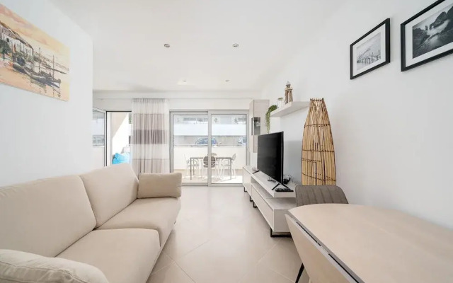 Lagos Modern 2 With Pool by Homing