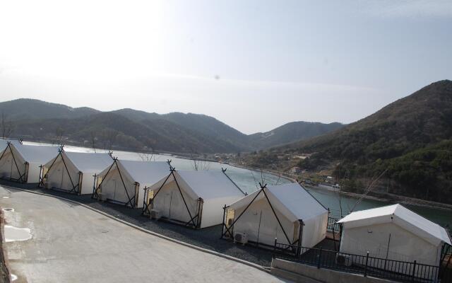 Sandeulbada Pension and Glamping