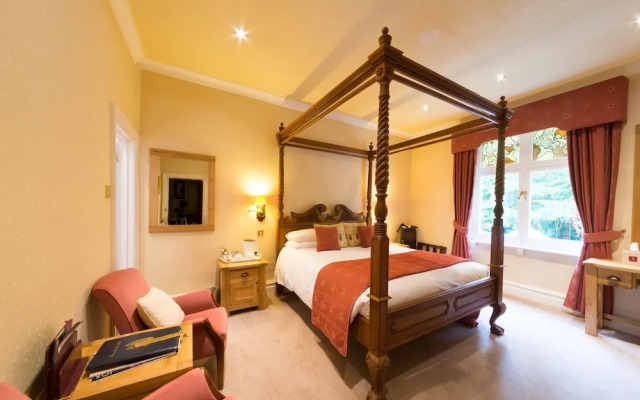 The Glen Yr Afon House Hotel