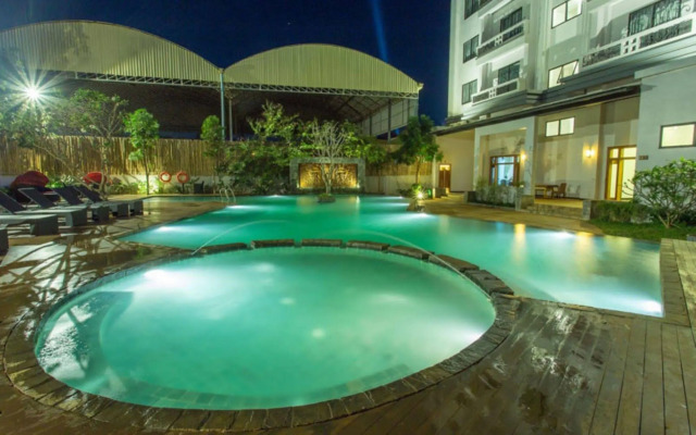 Yeak Loam Hotel
