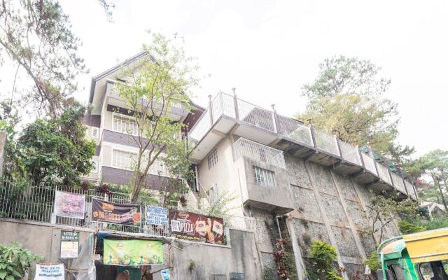 OYO 122 The Peak Pines Pension