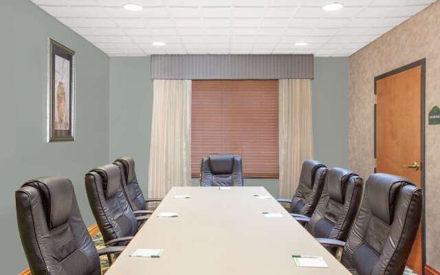 Wingate by Wyndham Lafayette Airport