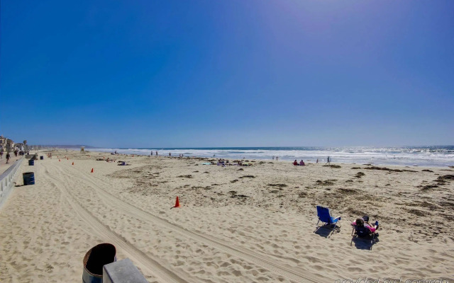 Surfer Beach Hotel