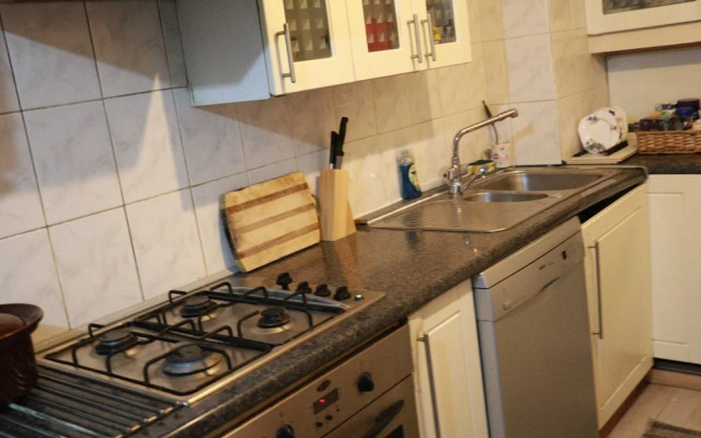 Comfortable 2-bed House in London Zone 2