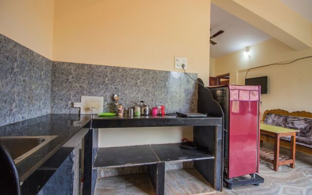 OYO 13360 Home Studio Morjim Beach