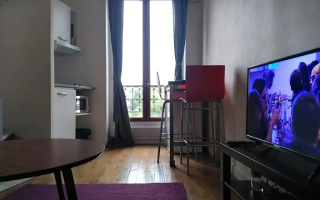 Charming Parisian studio!