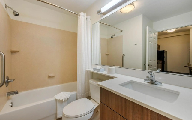 Candlewood Suites Ft Myers I-75 by IHG