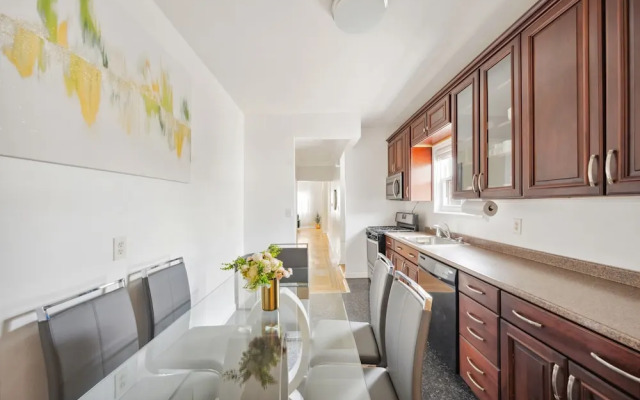 3BR Luxury Retreat with Easy Parking