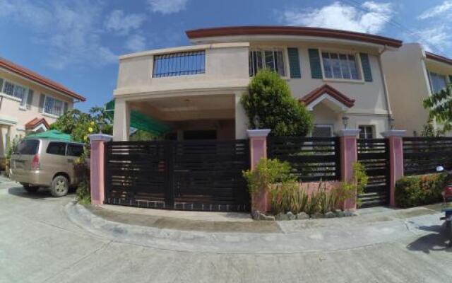 Matanjak Guesthouse And Surfshop