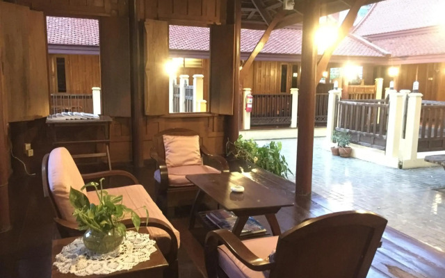 Luang Chumni Village