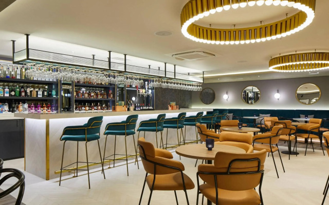 Courtyard by Marriott London Heathrow Airport