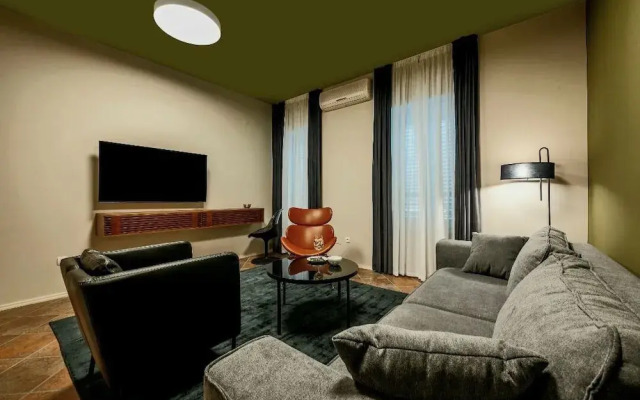 Green, Deluxe Two Bedroom Suite