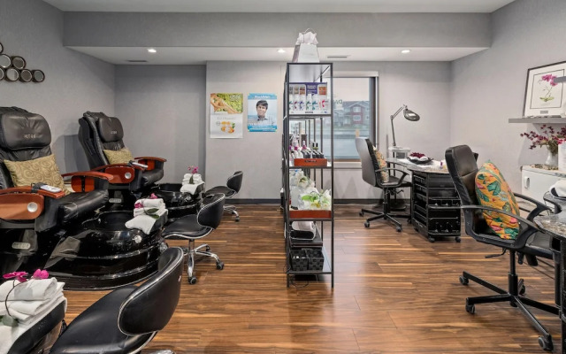 Home Inn and Suites Regina Airport