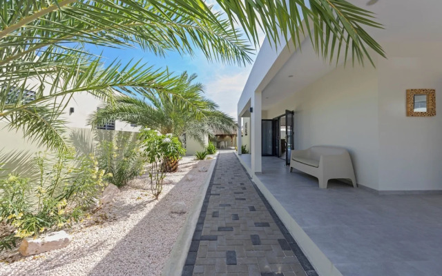 Villa pura vida with pool at mambo beach