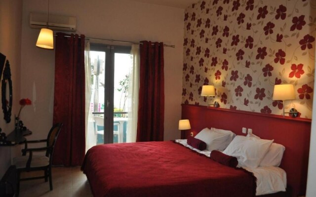 Okeania Seafront Rooms in Kamena Vourla