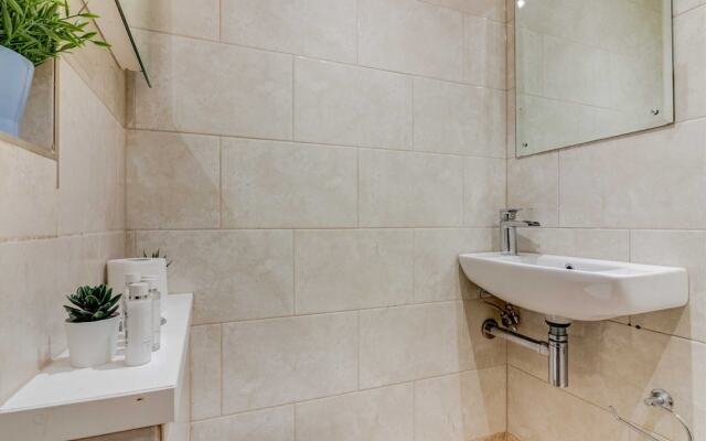 Uber London Theatre Land House