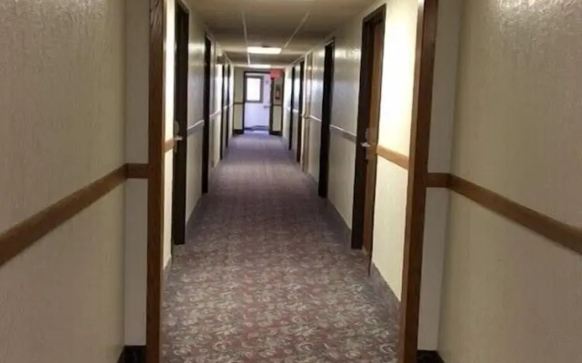 Clarion Hometown Inn