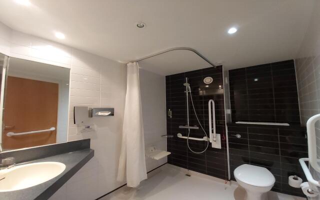 Holiday Inn Express Glenrothes by IHG