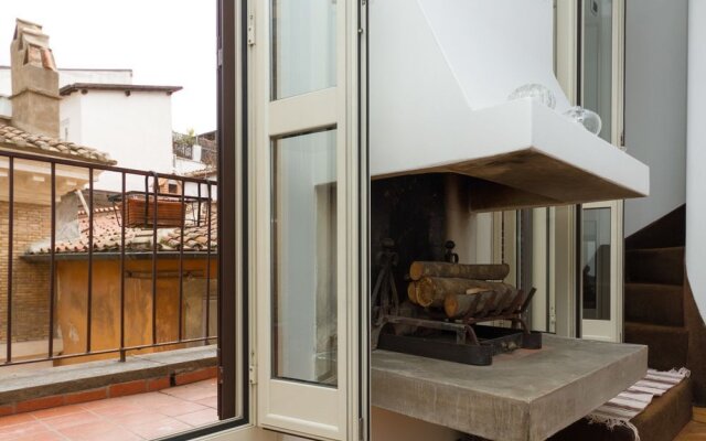 Vetrina - Apartment with Balcony