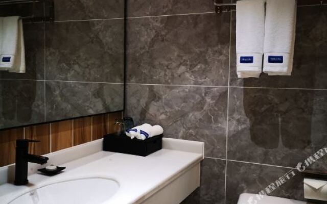 Paco Hotel (Guangzhou North Railway Station Huacheng Road Metro)