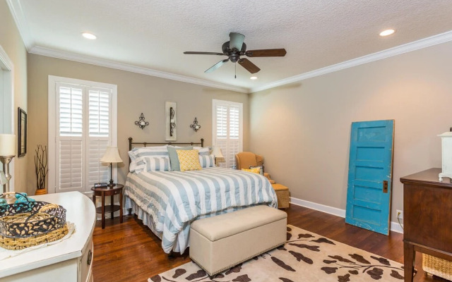 1067 College by Hodnett Cooper