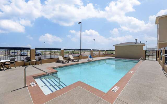 Quality Inn & Suites Carlsbad Caverns Area