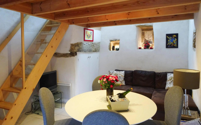 Cottage in Saint-gildas Near Gulf of Morbihan