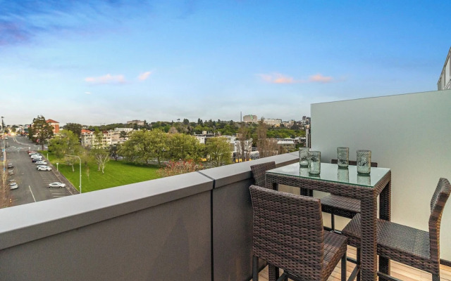 Modern 2BR Penthouse for Families by Zodiak Stays