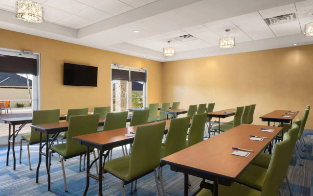 Holiday Inn Express & Suites Edinburg-McAllen Area by IHG