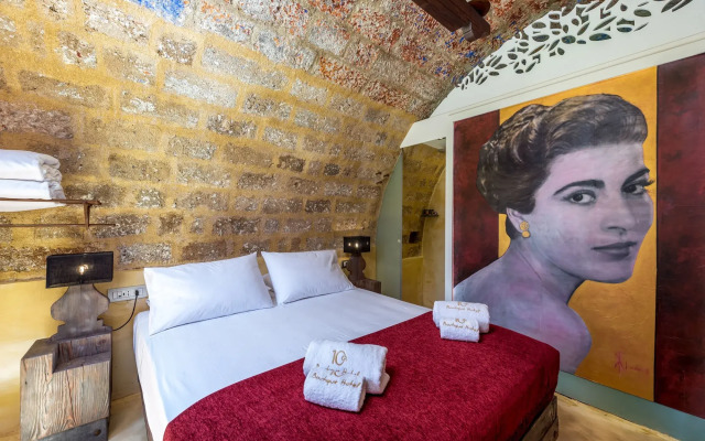 10GR Boutique Hotel and Wine Bar