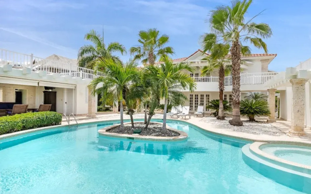 Luxury 2-level villa in Punta Cana