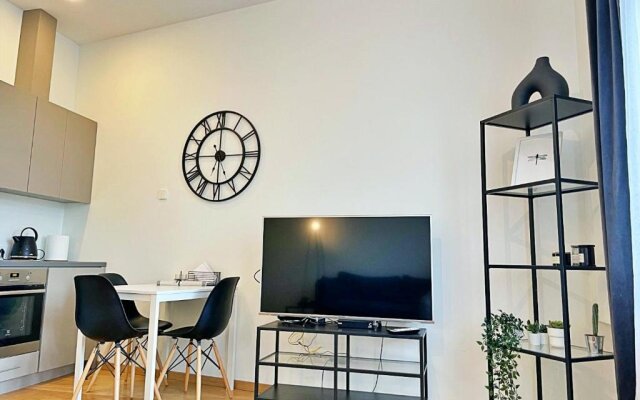 River View 1 BD Old Town Apartment by Hostlovers