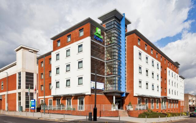 Holiday Inn Express Stevenage, an IHG Hotel