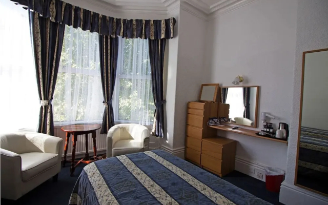 Evans Hotel