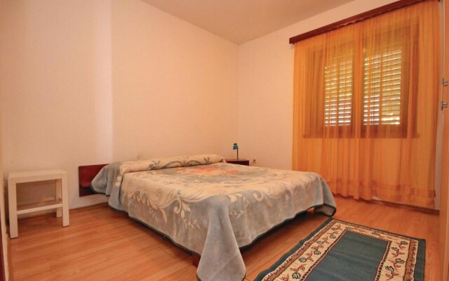 Amazing Home in Prizba With Wifi and 7 Bedrooms