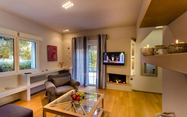 Aquarius - Glyfada Detached House