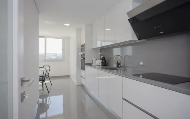 Liiiving - Luxury River View Apartment III